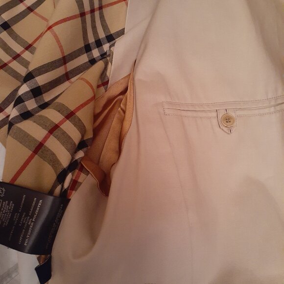 Burberry Lightweight Jacket - Picture 7 of 16